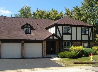 34 Shawnee Trl APT 2, La Grange, IL 60525