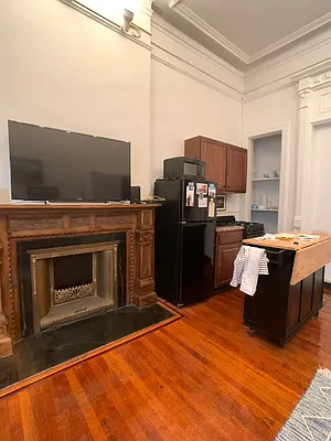 Rented by Bond New York | media 23