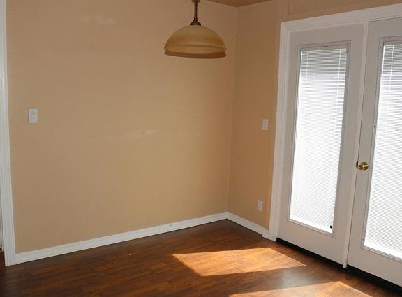 3rd image of 422 Montana St
