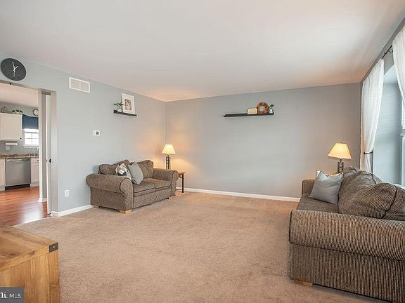 4th image of 714 Marian Dr