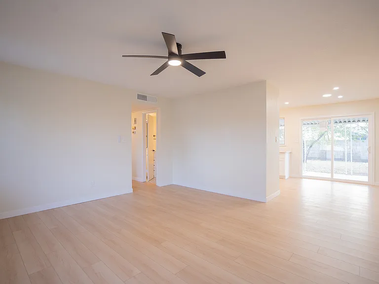 3142 N 78th Dr — Photo 5