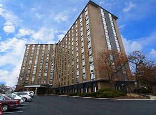 1 Renaissance Pl Unit 104, Palatine, IL 60067