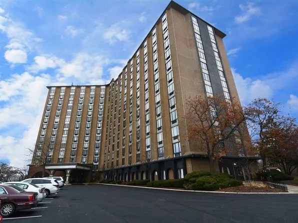 1 Renaissance Pl, Palatine, IL