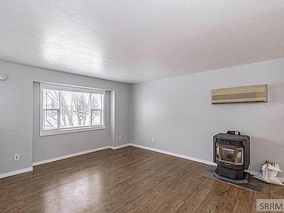 4th image of 2330 Genevieve Way