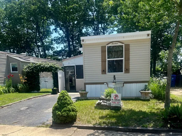 14 Tuyahov Boulevard, Toms River, NJ 08755