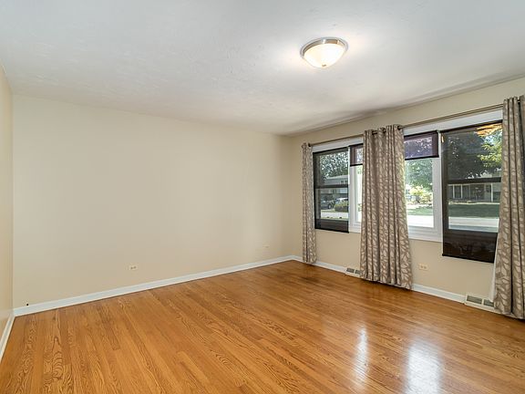 4th image of 514 Shorewood Dr