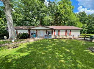 533 Old Vincennes Rd, Mitchell, IN 47446