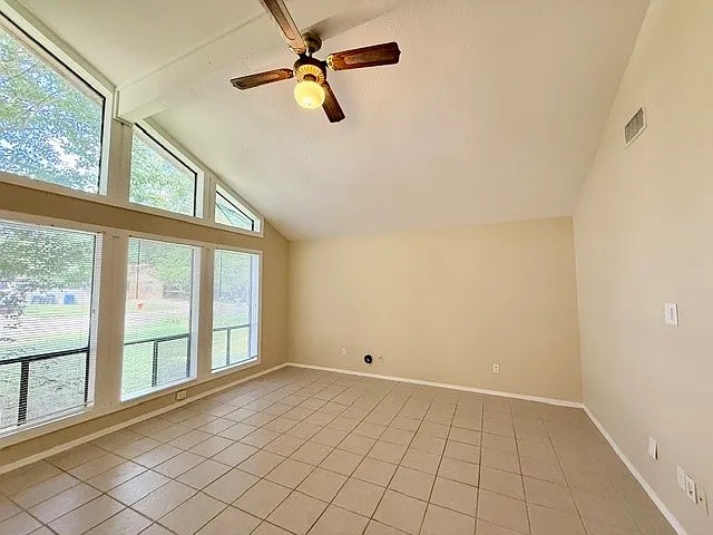 3 bed, 1134 sqft, $1,575 — Photo 3