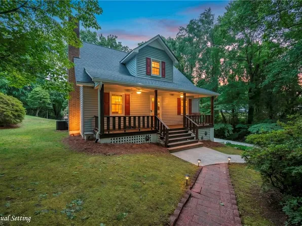 6175 La Crosse Ct, Clemmons, NC 27012