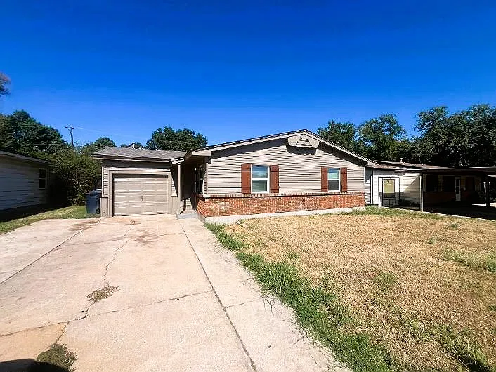 3 bed, 1113 sqft, $1,350 — Photo 1