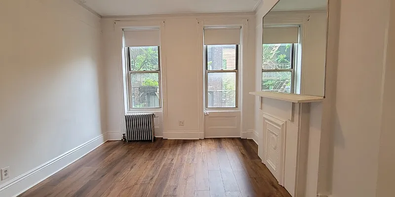 Rented by Plaza Real Estate Group | media 2