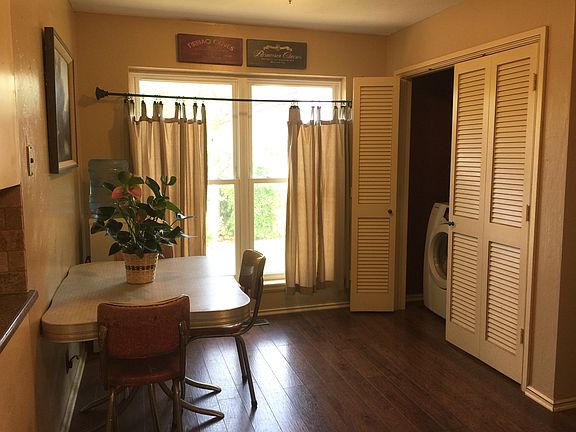 4th image of 10905 Redbud Ln