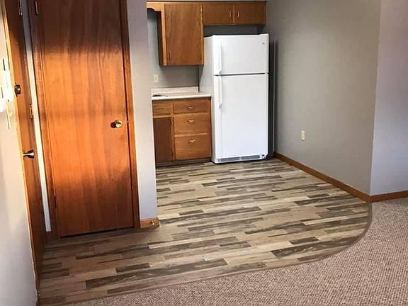 3rd image of 6 S Sheakley Ave APT 1