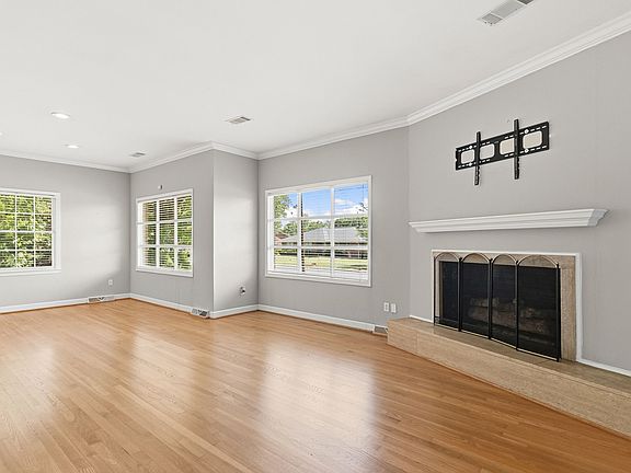 4th image of 253 Cedar Crst