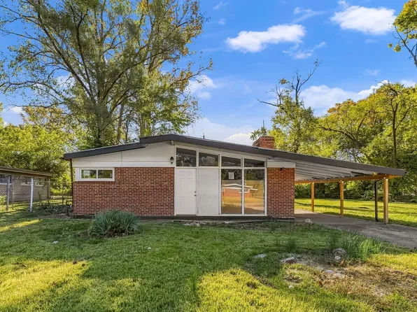 8448 Bayberry Dr, Saint Louis, MO 63134