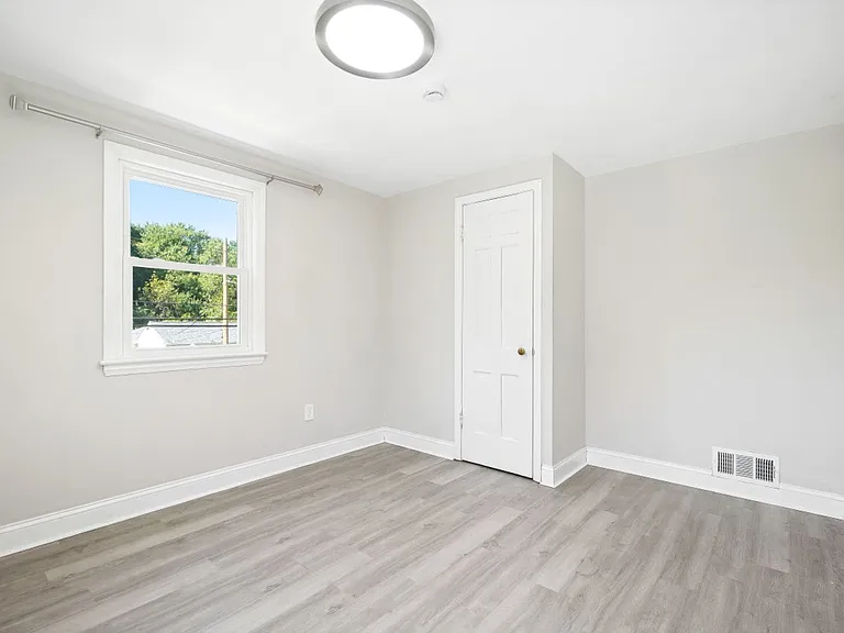 5204 Lackawanna St — Photo 19