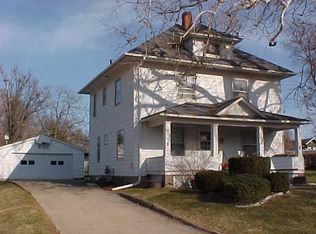 1010 E 1st St, Pella, IA 50219