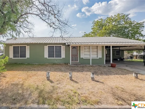 108 Maurine St, Cuero, TX 77954