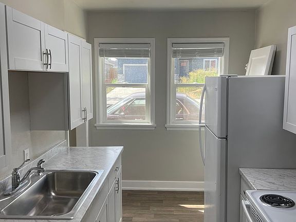 5th image of 2911 E Diamond Ave #B