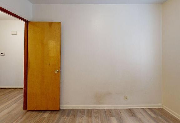 5th image of 811 1st Ave NW