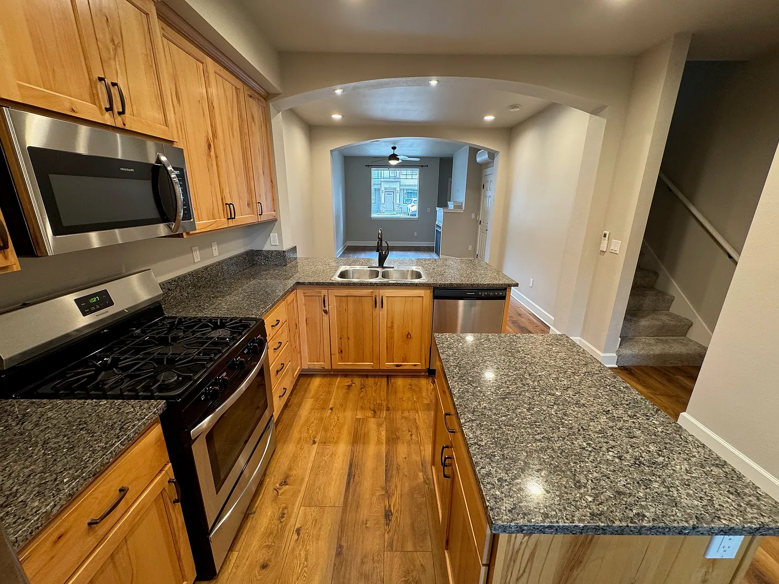 2 bed, 2.5 bath, 1375 sqft, $2,595 — Photo 2