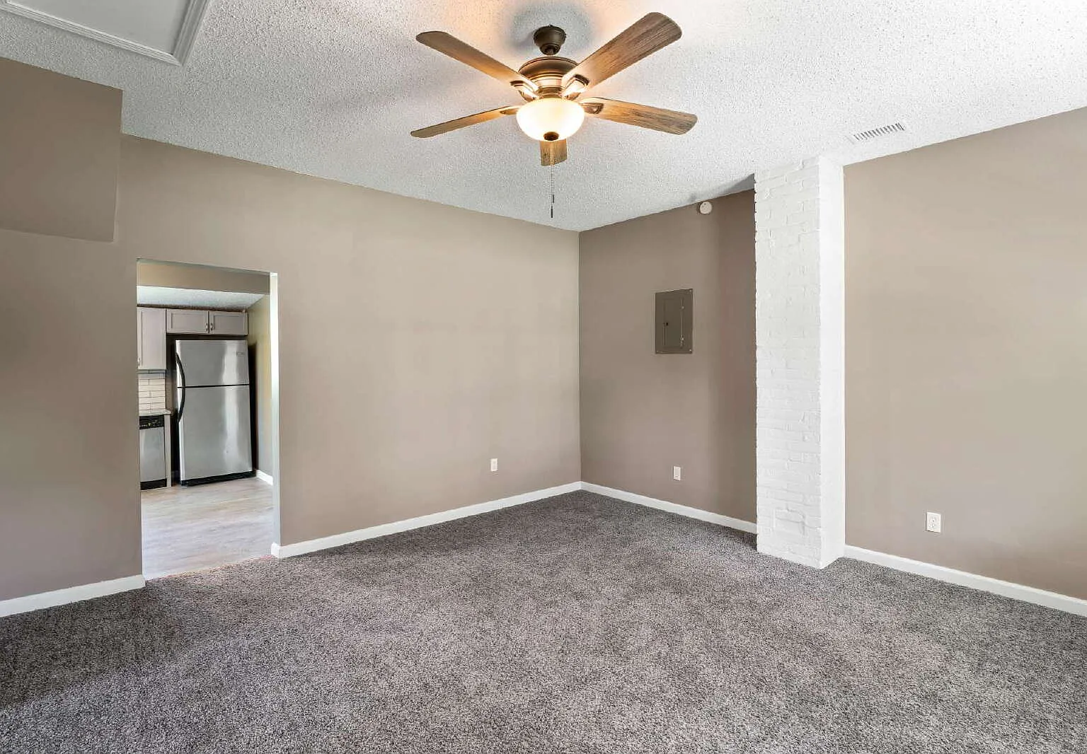 2 bed, 1.0 bath, 888 sqft, $1,250 — Photo 4