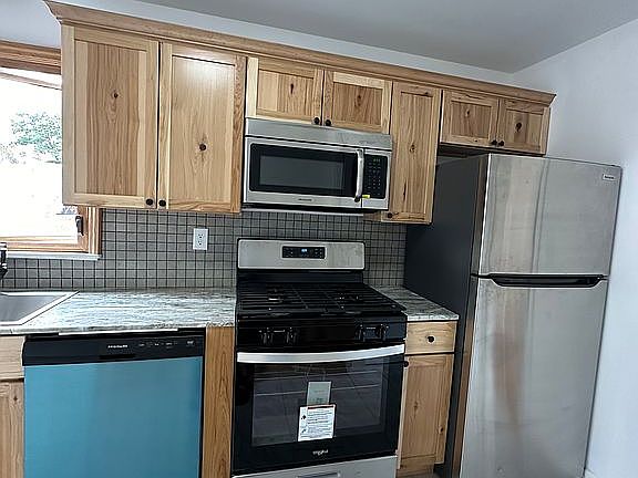3rd image of 218 Devonshire Dr