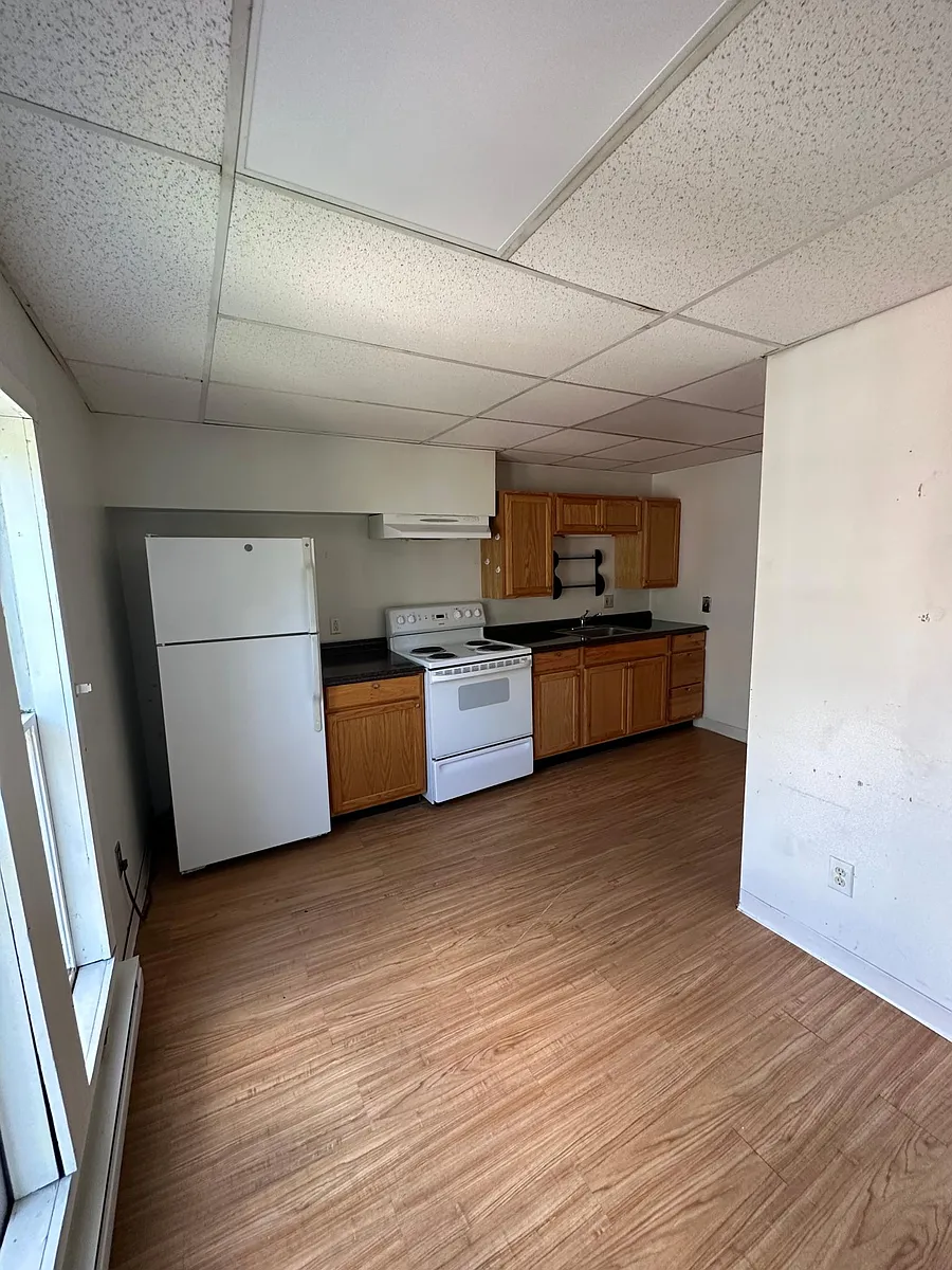Building Photo - 12 Valleyview St #2