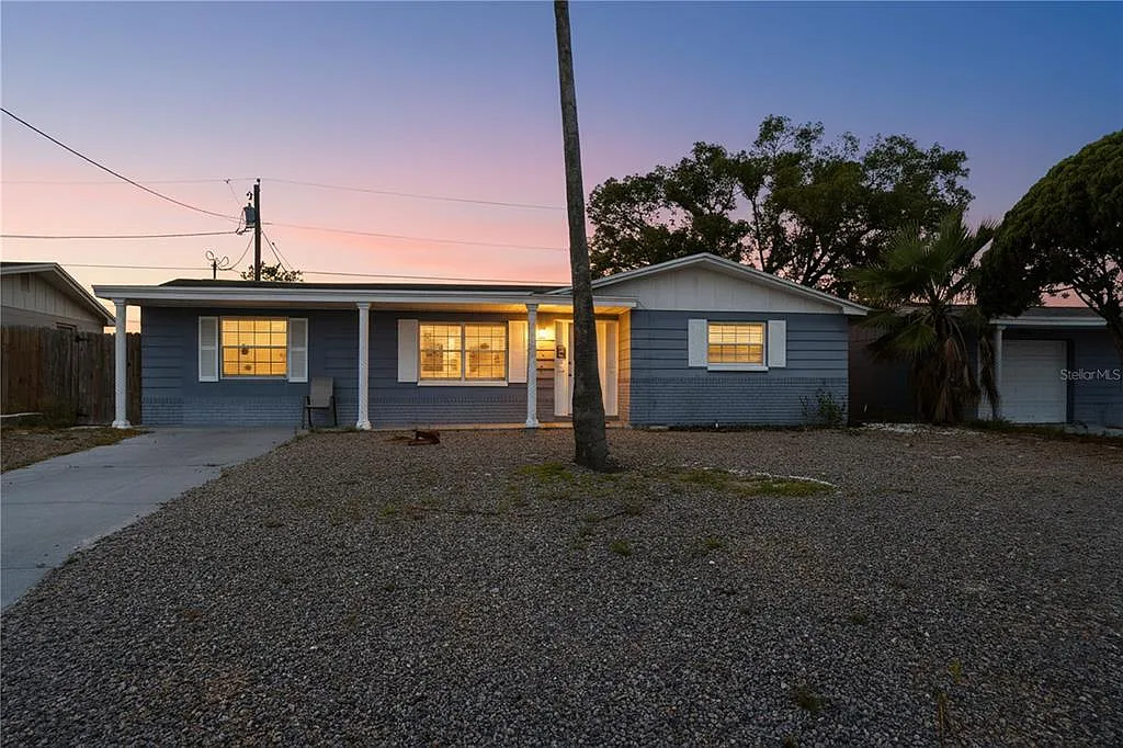 3 bed, 2.0 bath, 1340 sqft, $1,900 — Photo 1
