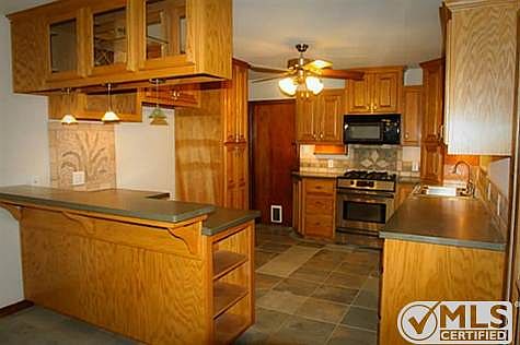 3rd image of 213 Bedford Ct