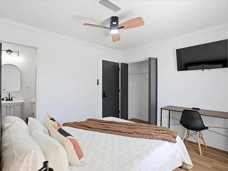 Park Creek Cir — Photo 1