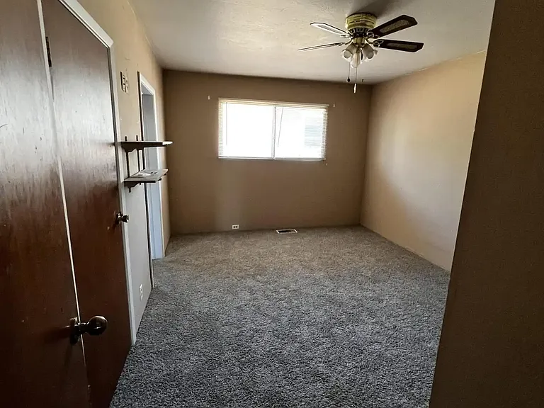 645 Churchill St — Photo 17