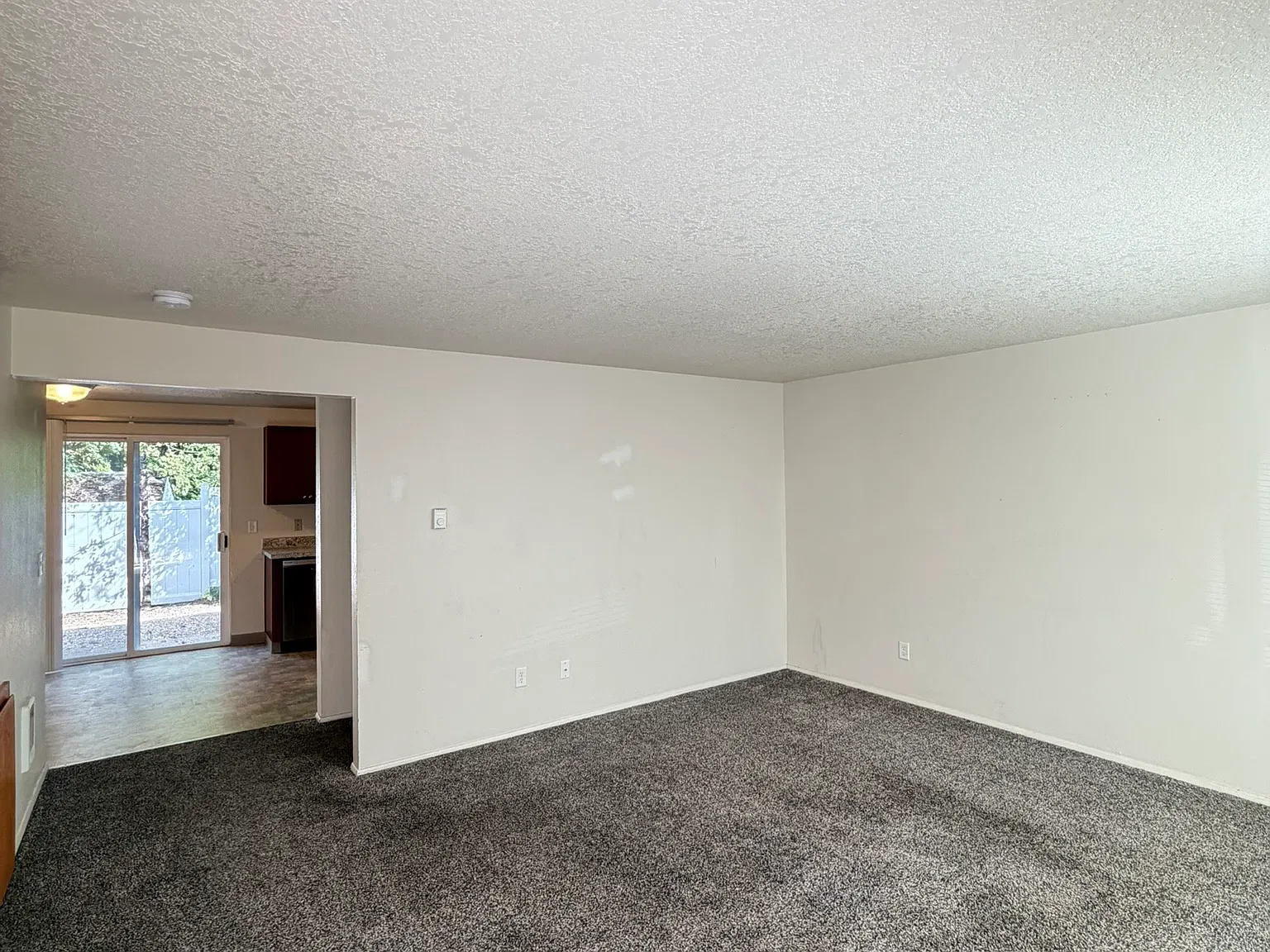 2 bed, 1.5 bath, 1040 sqft, $1,550 — Photo 3