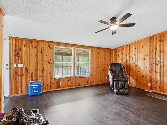 4th image of 152 Woodlawn Dr