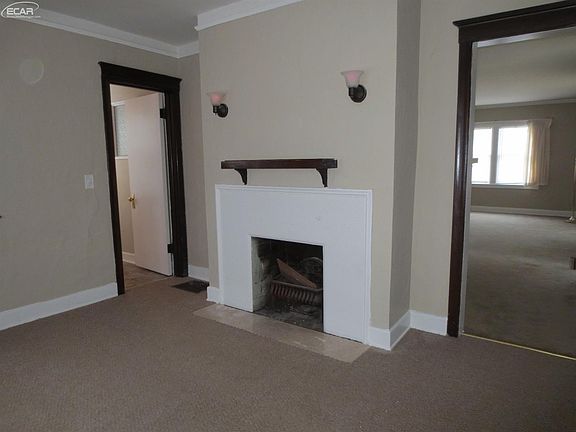 3rd image of 1144 Woodside Dr