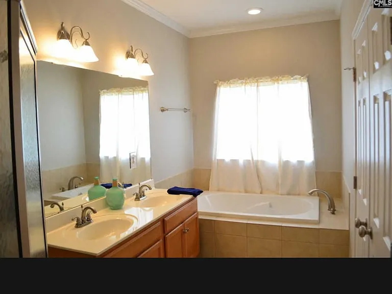 144 Lincoln St — Photo 18