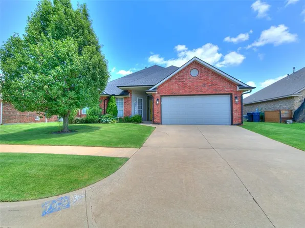 748 Caroline Dr, Yukon, OK 73099