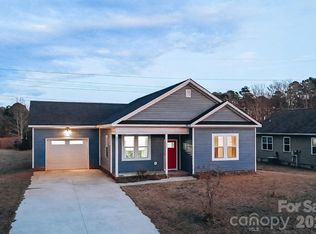 121 Meadow Ridge Ln, Coinjock, NC 27923