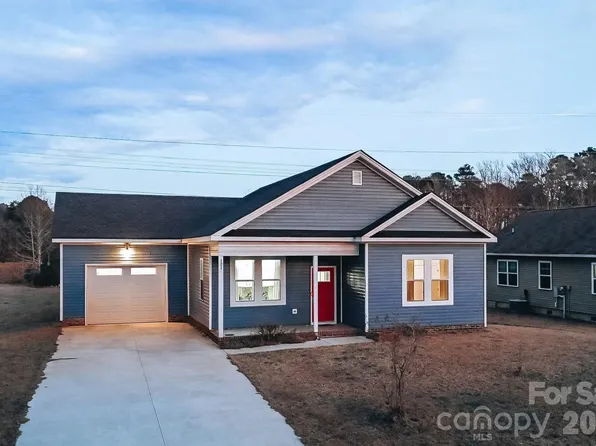 121 Meadow Ridge Ln, Coinjock, NC 27923