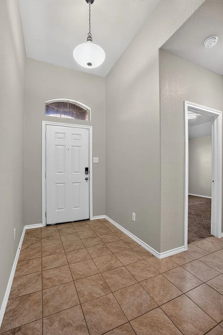Charming 4BR House in Azle — Photo 3