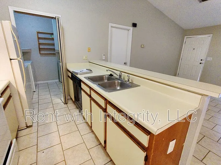 905 Tomahawk Ct — Photo 6