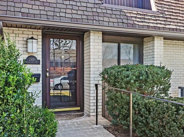 249 Hamilton Avenue #7, Stamford, CT 06902