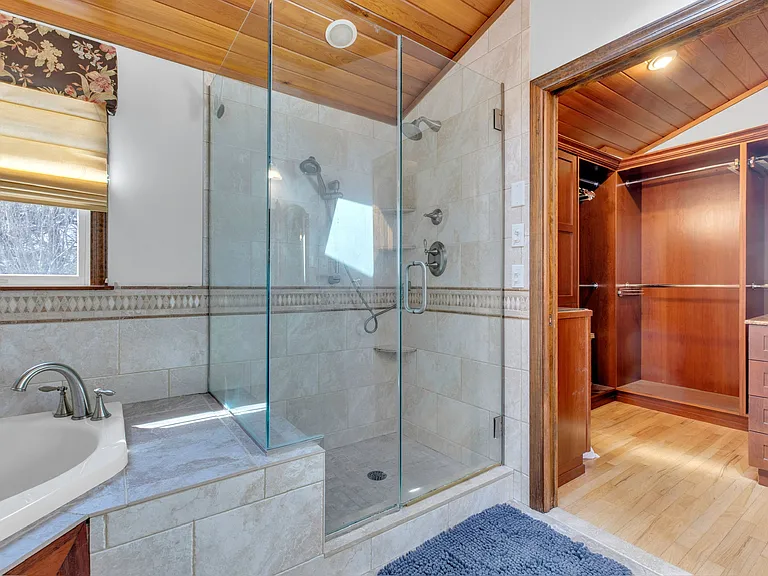 345 Colonial Rd — Photo 24