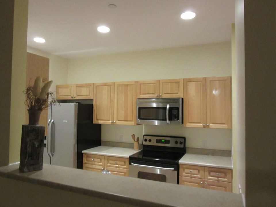 1st image of 8 Walnut St Unit 219