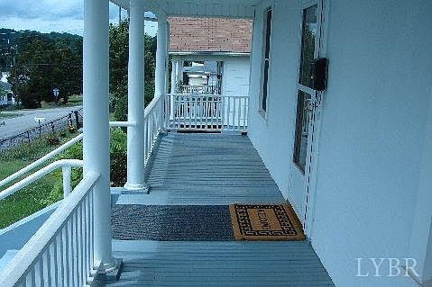 2nd image of 904 9th St