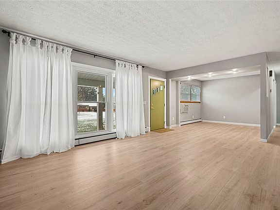 5th image of 7 Hemlock Dr