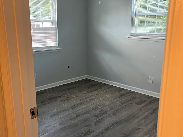 2526 Dexter St E — Photo 13