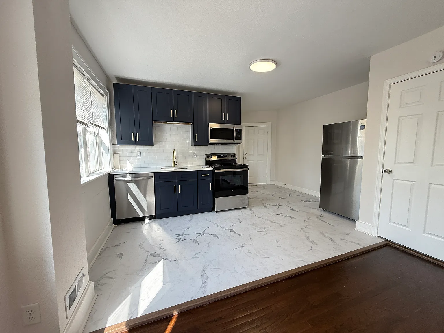 2 bed, 950 sqft, $1,400 — Photo 4