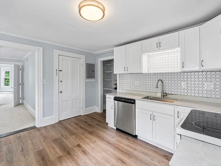 10 Pine St #12 — Photo 7