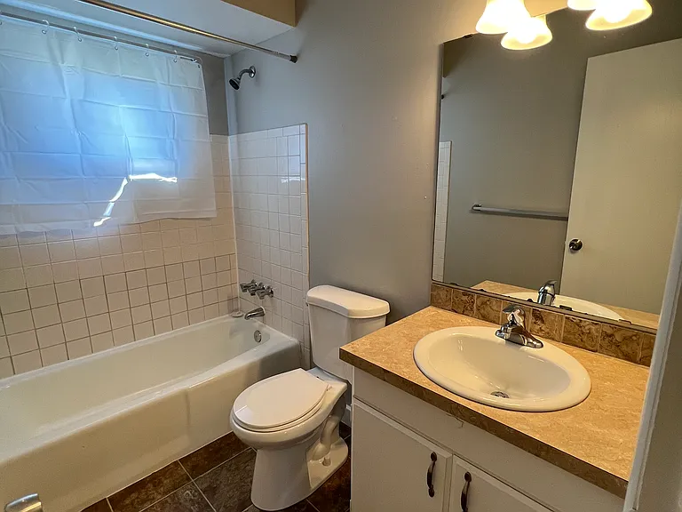 445 Shawmut Blvd NW — Photo 9
